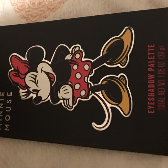 Disney Minnie Mouse Eyeshadow Palette - Picture 2 of 6